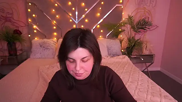 MirandaWong Adlı Modelin Canlı XXX Sohbeti