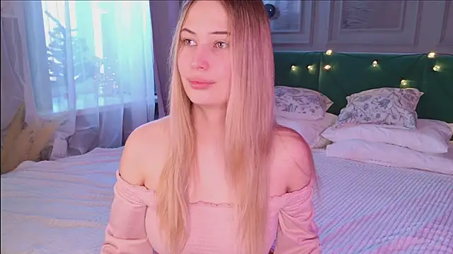 Sofii_Ly: διαδικτυακό σόου στην κάμερα