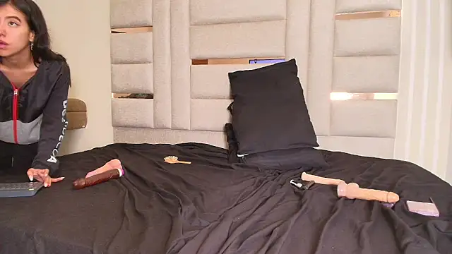 Chatroom XXX en direct de LittlePeach_