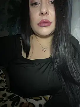 DaisyStreet Adlı Modelin Canlı XXX Sohbeti