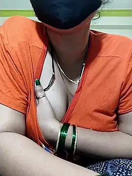 Priyanka_30: διαδικτυακό σόου στην κάμερα