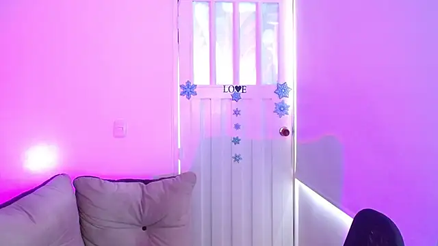 milfrousse's Live XXX Chat