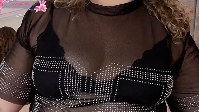 XXX chat uživo modela CurvyRosse_