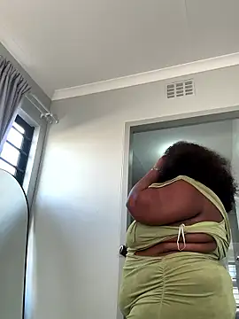 MissLola27 élő XXX-chatje