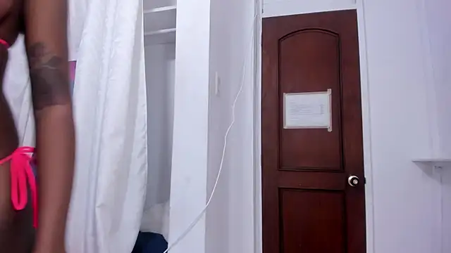 Chat +18 de LexiStarkx ao vivo