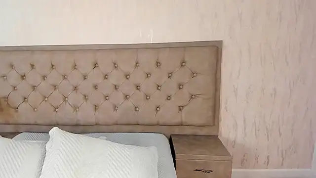 Show modela Sienna_brunette na web-kameri