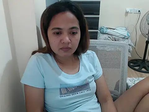 xTheLastVIRGINx 라이브 XXX 채팅