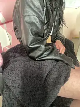 Isabella_21x 即時 XXX 聊天