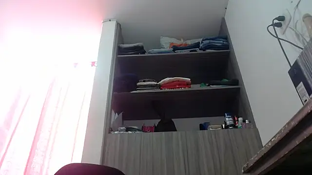 nicolle_milf1978: онлайн-секс-чат