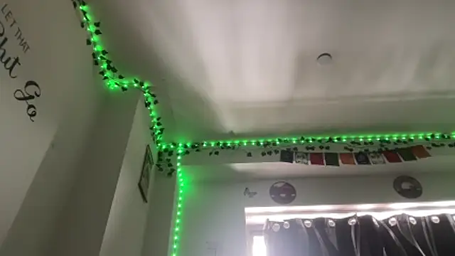 tinydaisy21's Live XXX Chat