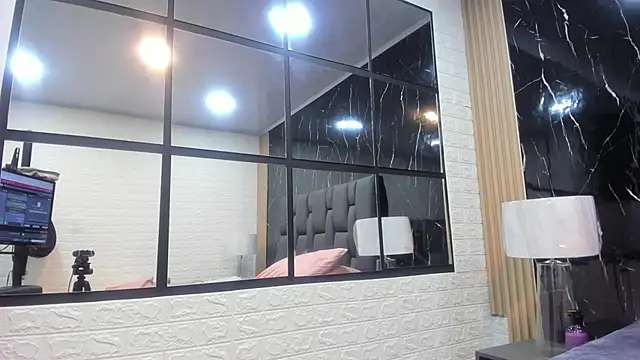 XXX chat uživo modela BustyGlow