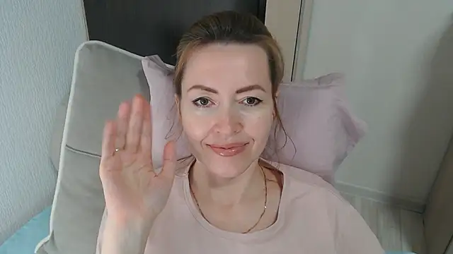 NicoleEunice87 Adlı Modelin Canlı XXX Sohbeti