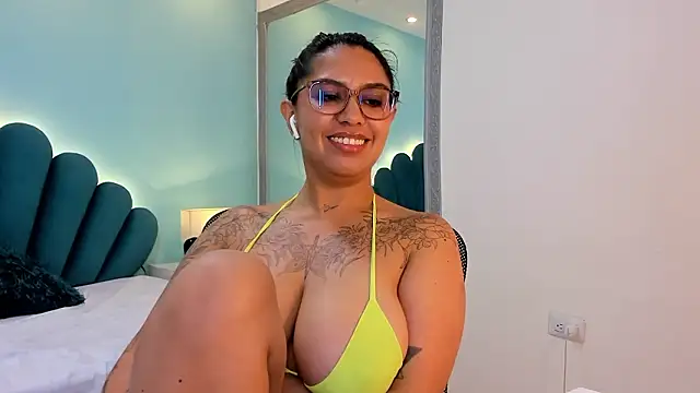 sharlott18のライブXXXチャット