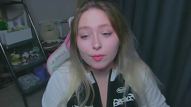 Emiliaaah's Webcam Show