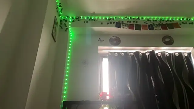 tinydaisy21 élő XXX-chatje