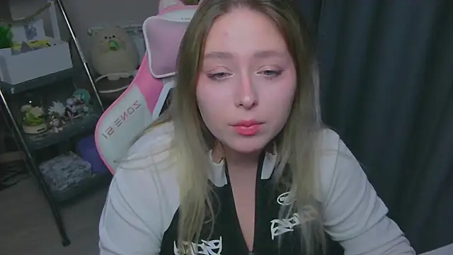 Emiliaaah Live XXX-chat