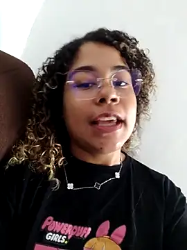 Chat +18 de VitoriaFernandes ao vivo