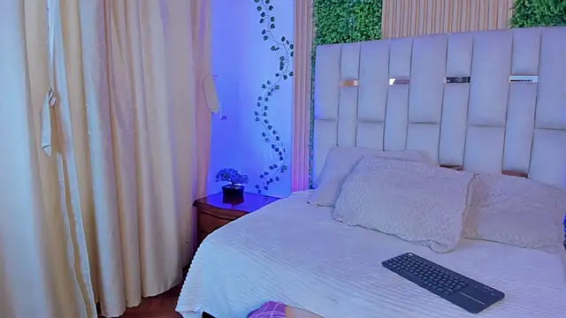 Jade_Nmm লাইভ XXX চ্যাট