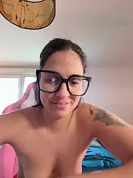 LaPetiteKim Adlı Modelin Canlı XXX Sohbeti