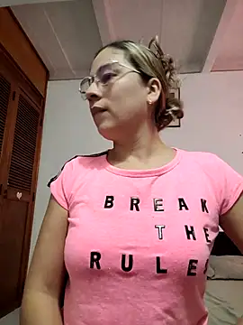 Czat XXX na żywo – selena_gomez2