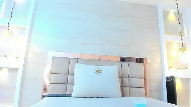 chloe_murray Live XXX-chat