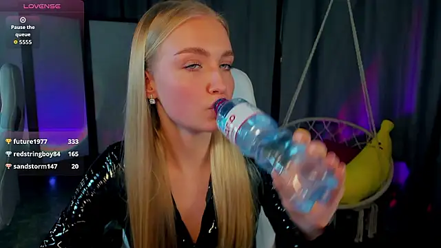 Chat +18 de TessaGrays ao vivo