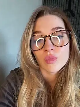 Fynaris Show in webcam