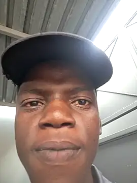 Sihle_Plays: онлайн-секс-чат