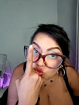 Yameil Live XXX-Chat