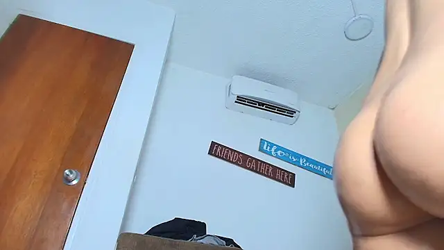 Chatroom XXX en direct de LittlePeach_