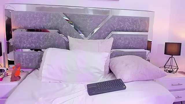 Chat XXX en directo de Violet_Tender_