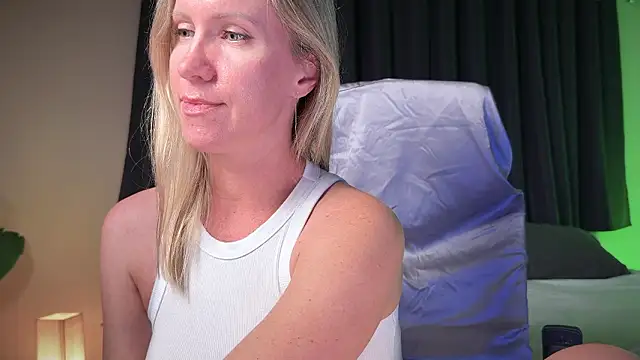 KatnessHot's Live XXX Chat