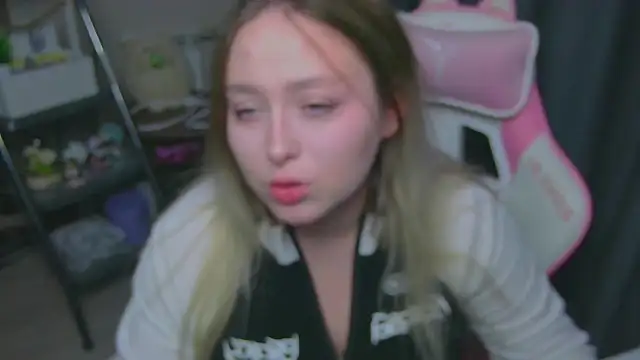 Emiliaaah Live XXX Chat