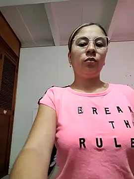 selena_gomez2 live XXX chat