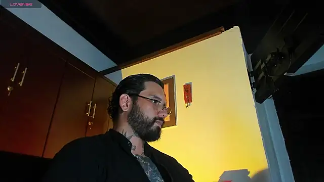 Chatroom XXX en direct de CamiloGray_