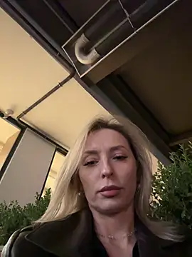 VikaBunny1 Adlı Modelin Canlı XXX Sohbeti