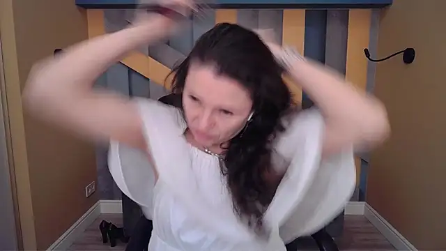 Chat XXX en directo de EllaLong