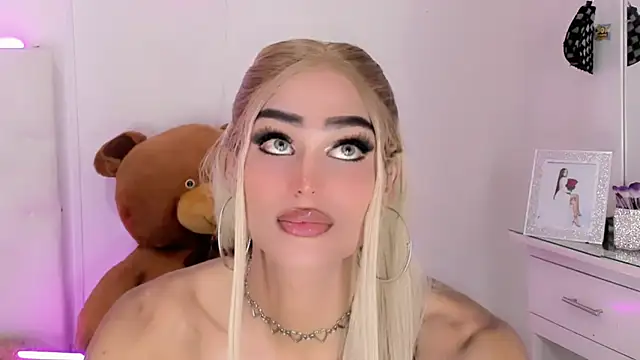 Pokazy przed kamerką – amal_baddell