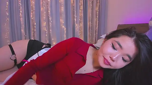 Dollyaa: онлайн-секс-чат