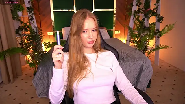 Show modela MollyyMayy na web-kameri