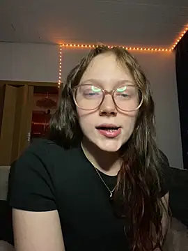 YoungLisaa18 Live XXX-chat