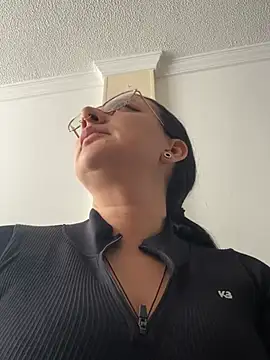 Abril_Luv live XXX chat