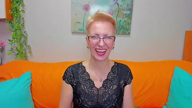 iamyourdream89 Adlı Modelin Canlı XXX Sohbeti