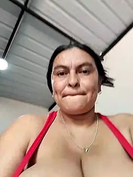 Pokazy przed kamerką – Horny-Mommy-Dirty