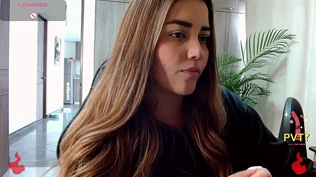 Lucia_star__: онлайн-секс-чат