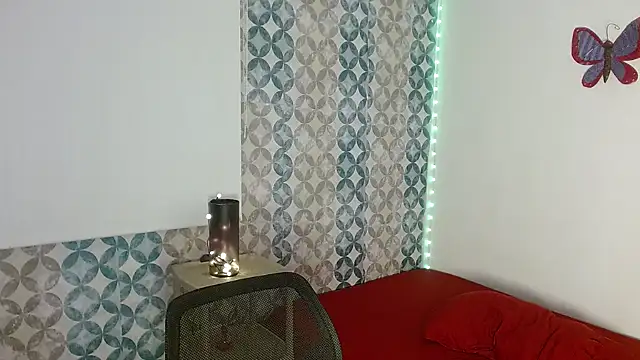 Онлайн чат XXX Emilybateee