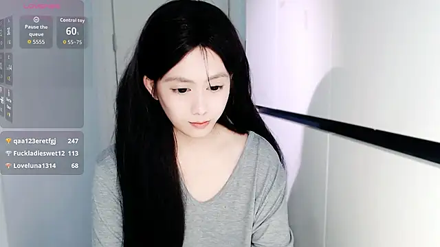 SuSu-166 élő XXX-chatje