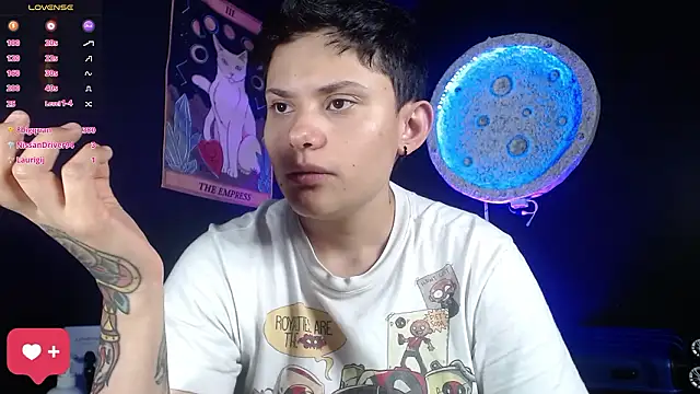 XXX chat uživo modela girl_intense444