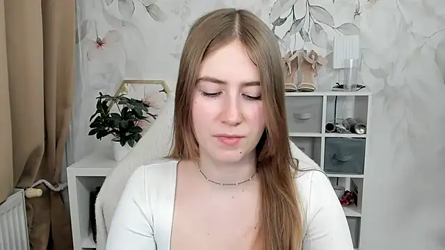 candy_Megan Adlı Modelin Canlı XXX Sohbeti