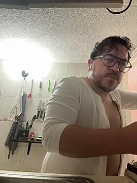 HiddenBear 即時 XXX 聊天